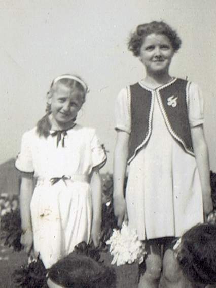 Tower_Troupe_Sylvia_and_Christine_Rawsthorne_Ormskirk_1951.jpg